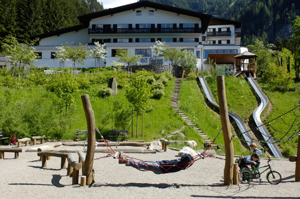 Familienurlaub in Südtirol im Familienhotel Bad Ratzes